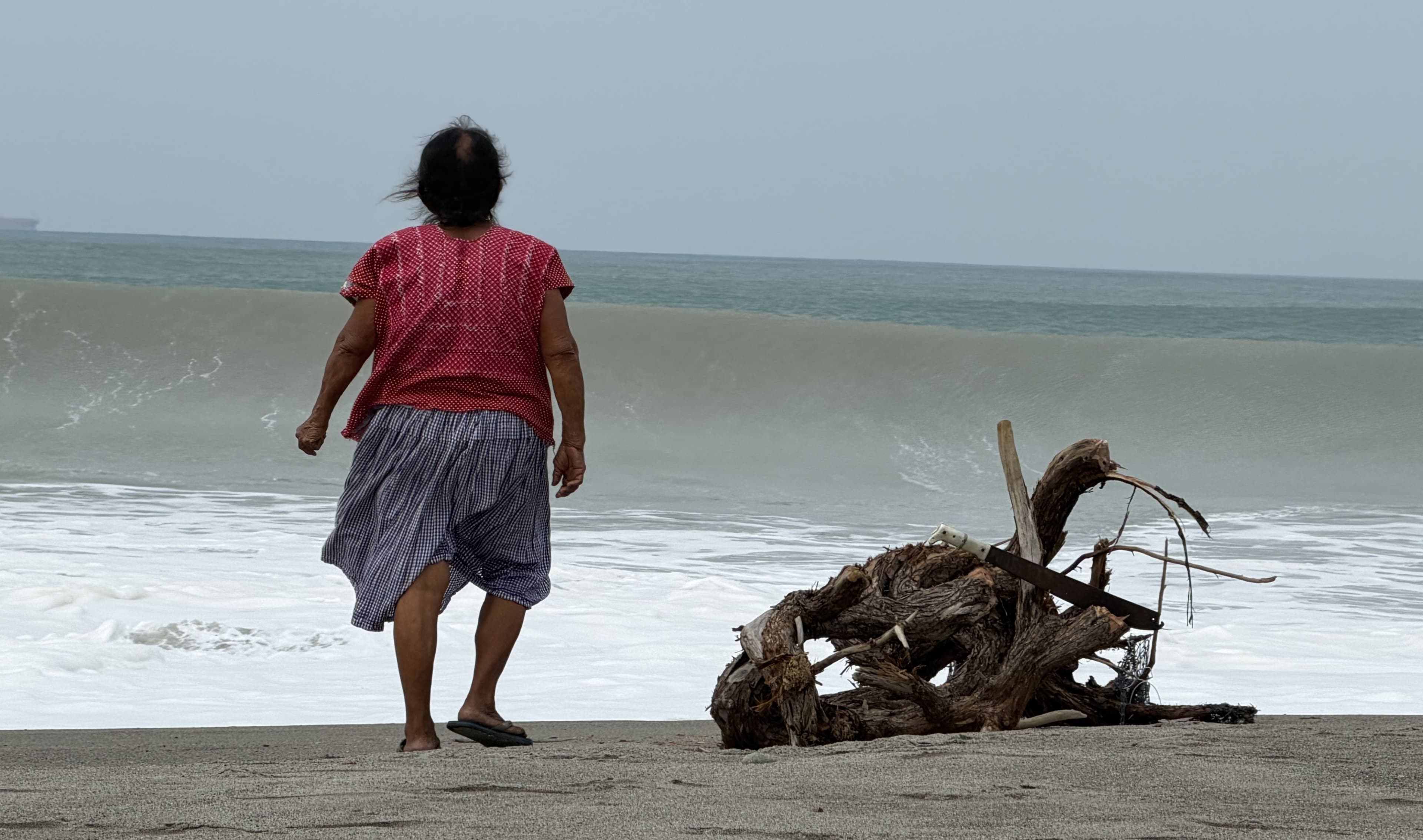 El mar se está comiendo un pueblo en Oaxaca; la segunda comunidad desplazada por erosión costera en México