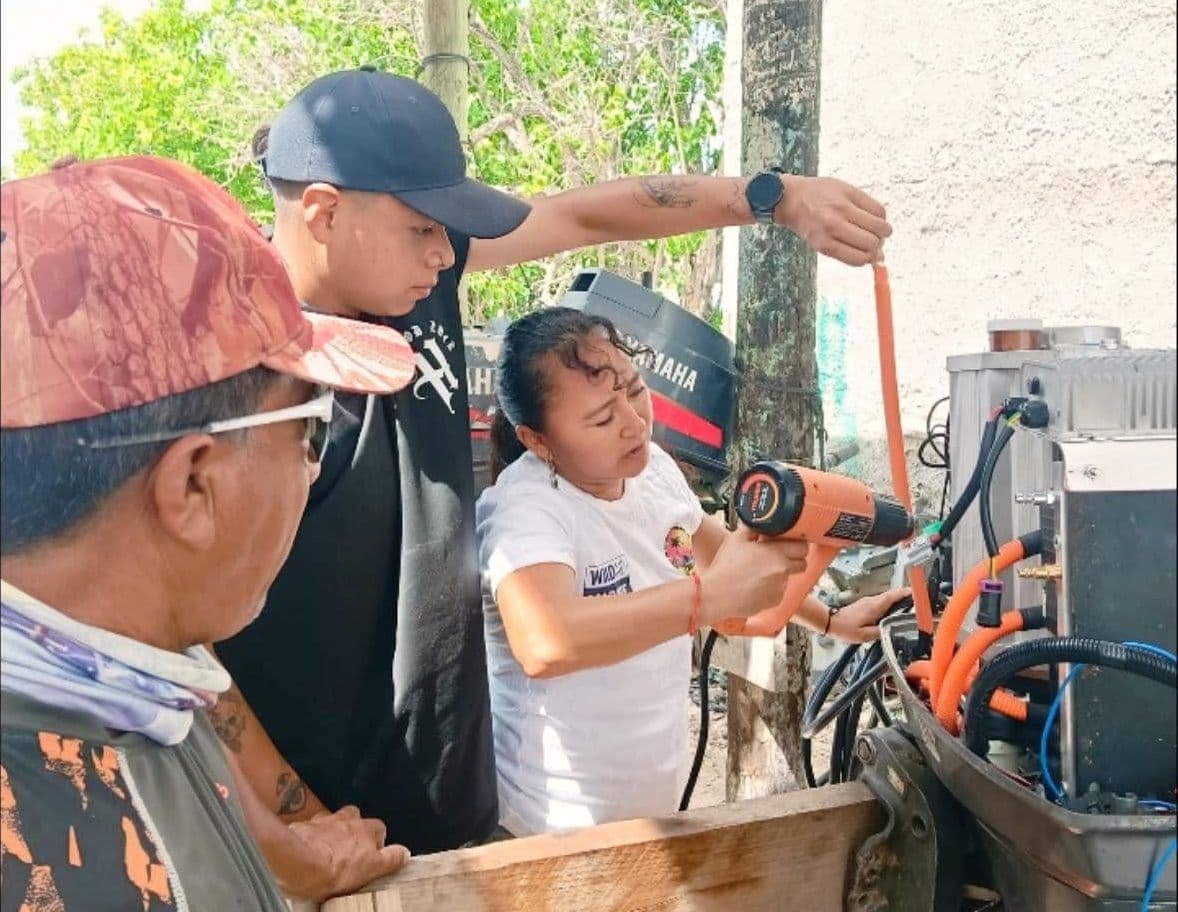 Menos ruido para las especies: una comunidad de pescadores apuesta por lanchas con motores eléctricos en Celestún